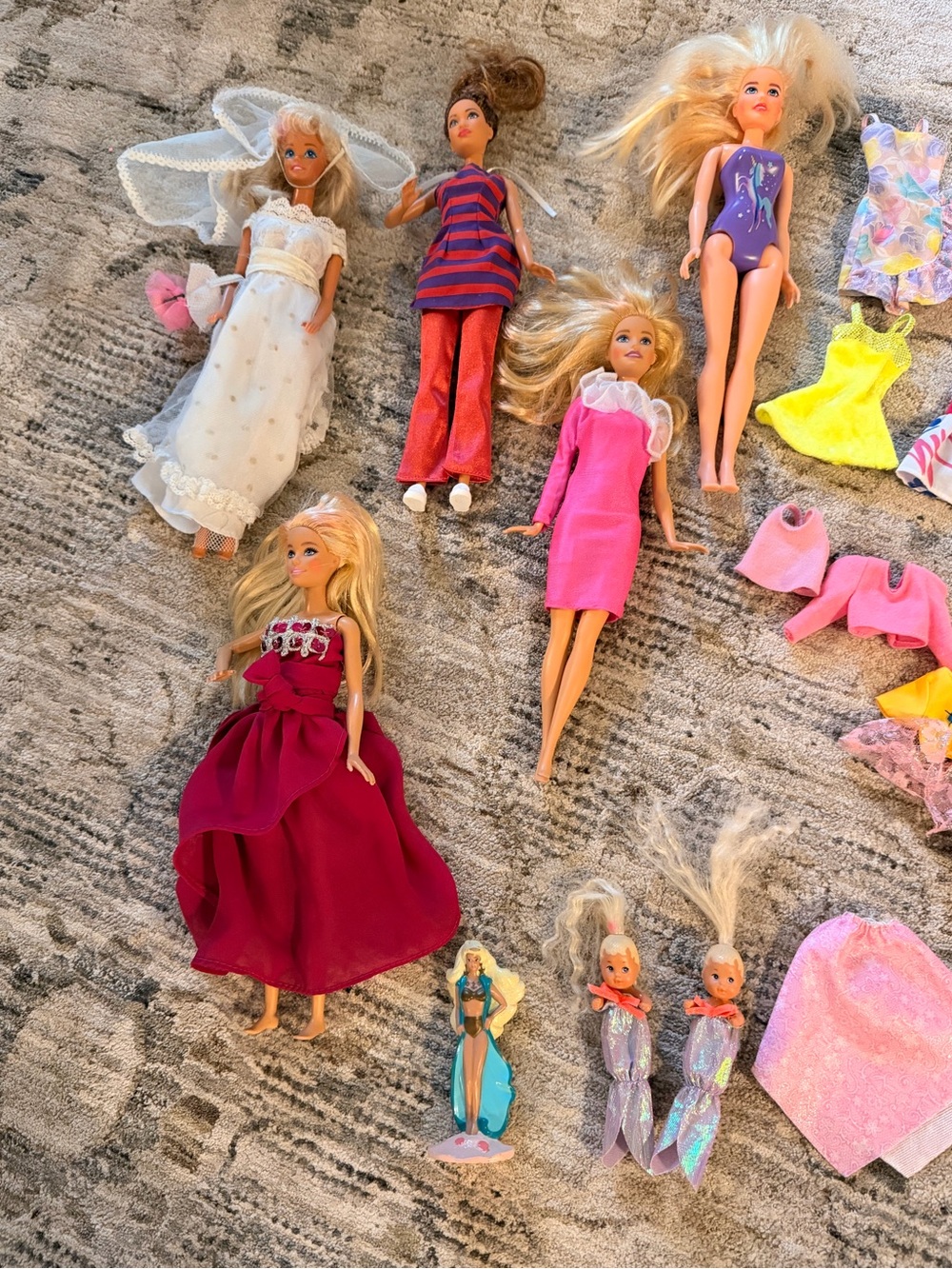Barbie Assorted Doll Lot with vintage and new dolls twin mermaid babies - Picture 5 of 10